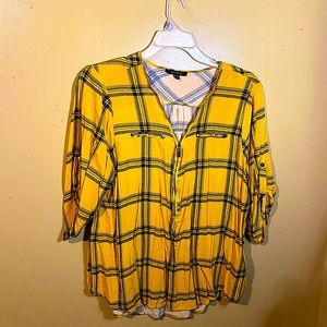 I’m selling miss lili shirt.